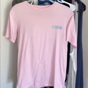 Men’s Small Pink Vineyard Vines Tee.
